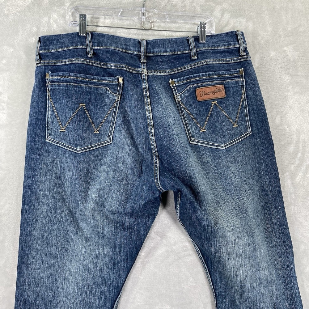 Wrangler Jeans men's 38x31 Retro Slim Bootcut Denim Blue Western Bootleg Fading - Picture 13 of 14